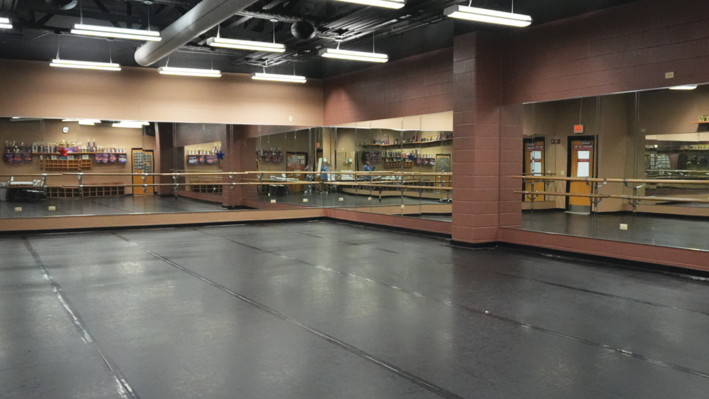 a mirror in a gym
